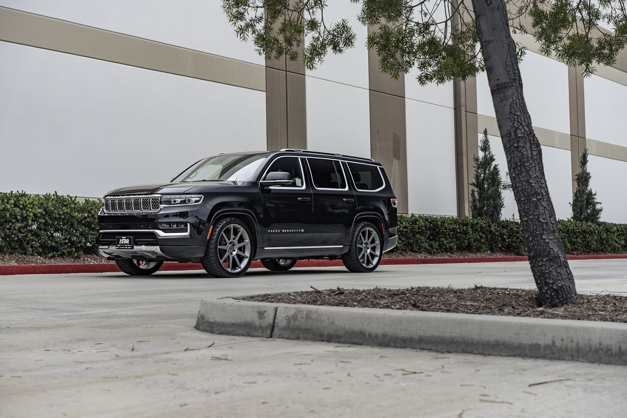 2022 Jeep Grand Wagoneer Status Mammoth Gray Status Wheels